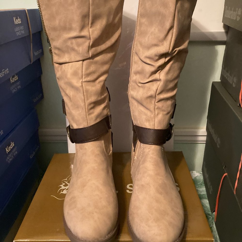 GC Shoes Womens/Femmes Dagny Boots Taupe Sizes 7, 7.5, 8, 8.5, 9.5